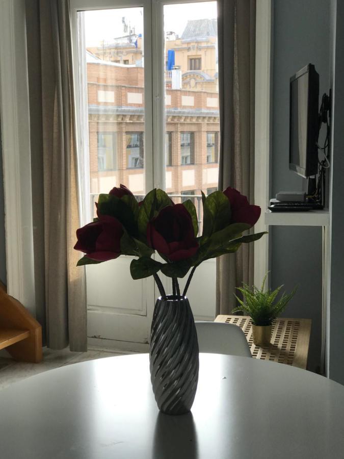 Oshun Puerta Del Sol Deluxe Apartment Madrid Luaran gambar